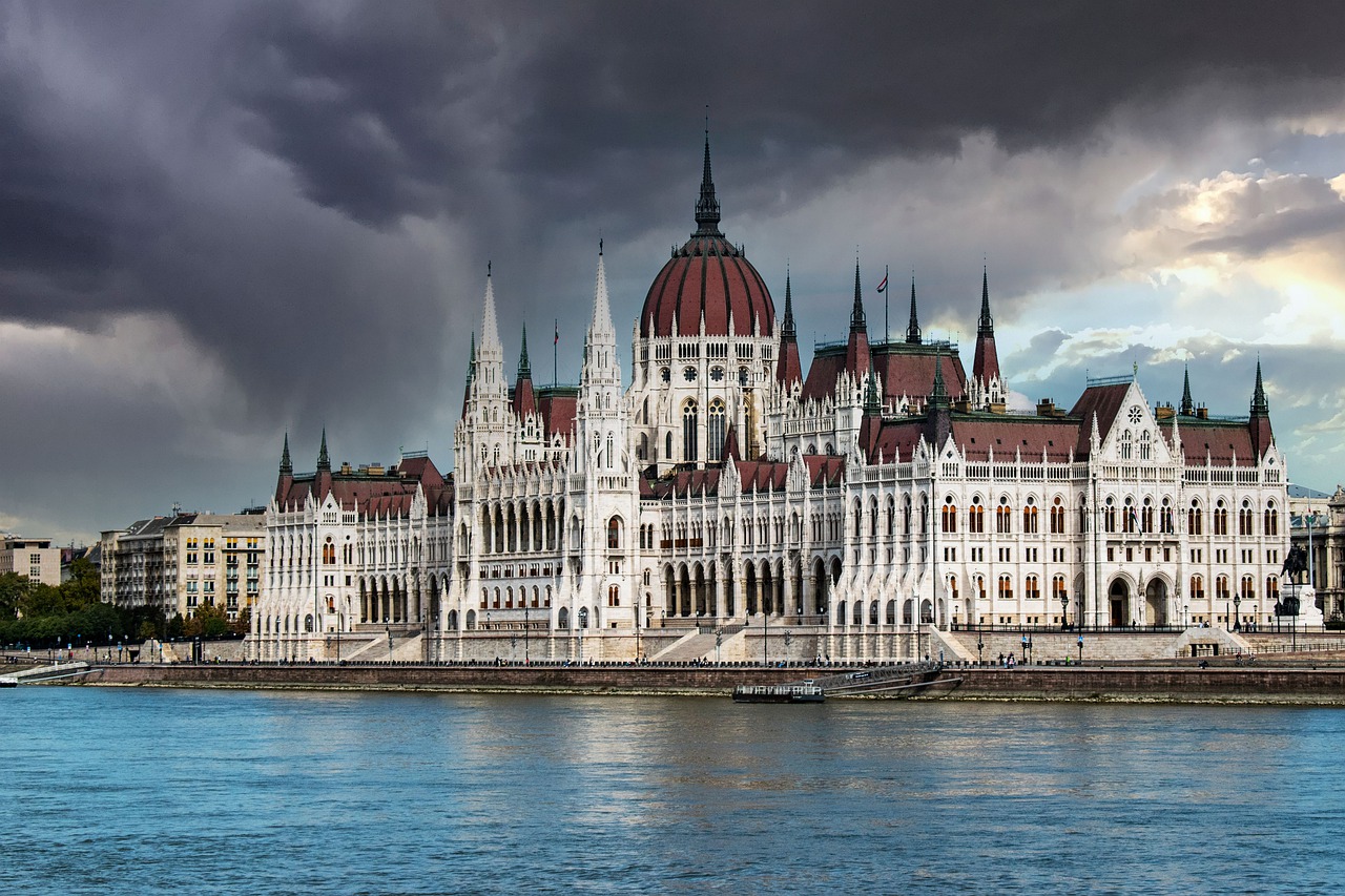 здание венгерского парламента будапешт